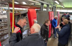 Melkveehouders tonen Lely-melkrobots aan collega's