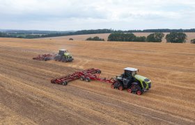 Claas showt nieuwe Xerion-trekker en Disco-maaier