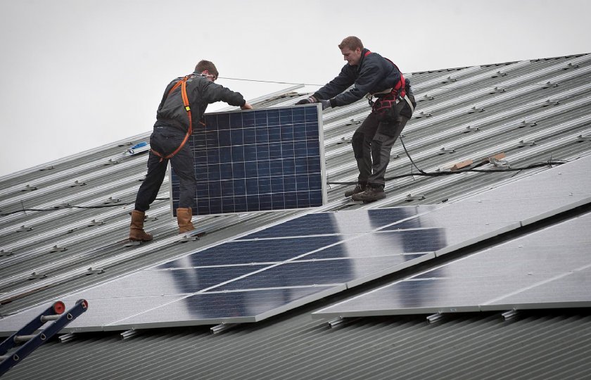 Zonnepaneel+helpt+bij+elektrificatie+melkveehouder