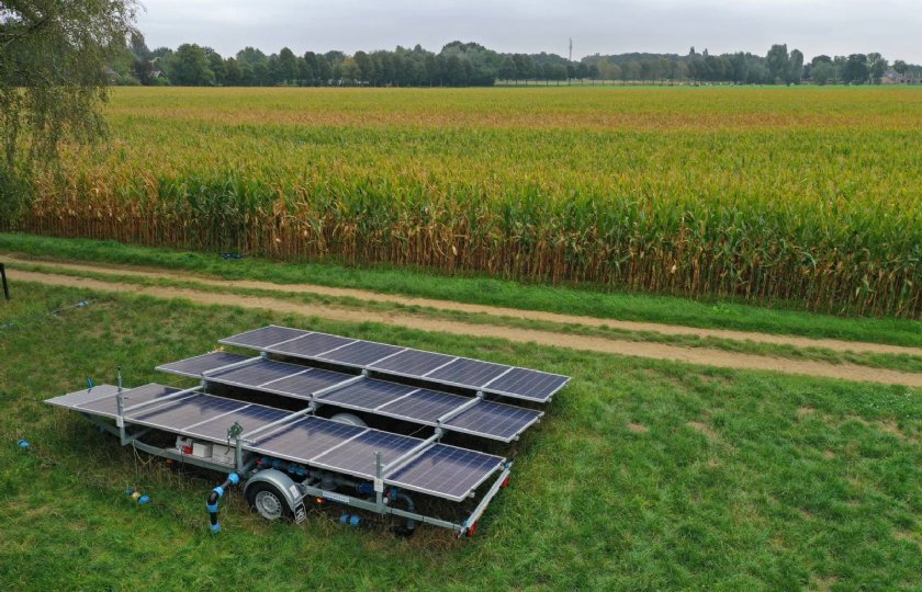 Mobiel+beregenen+met+zonne%2Denergie+in+veld