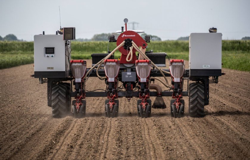 Miljoenen+euro%27s+voor+onderzoek+naar+slimme+land%2D+en+tuinbouwrobots