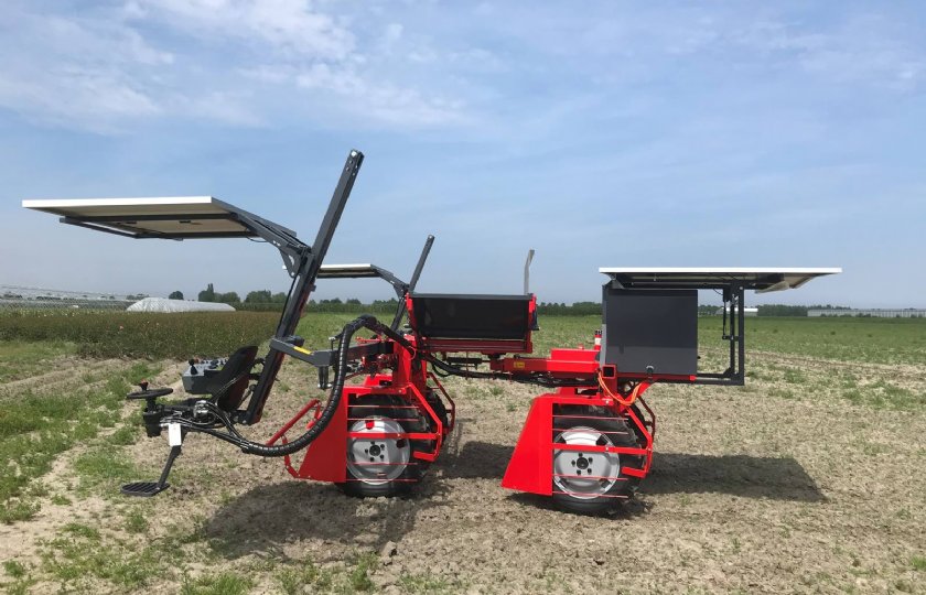 Midden onder de wagen zit de pendelconstructie voor een goede spoorvolging. Dat is bij deze nieuwe elektrische variant van de selectiewagen goed te zien.