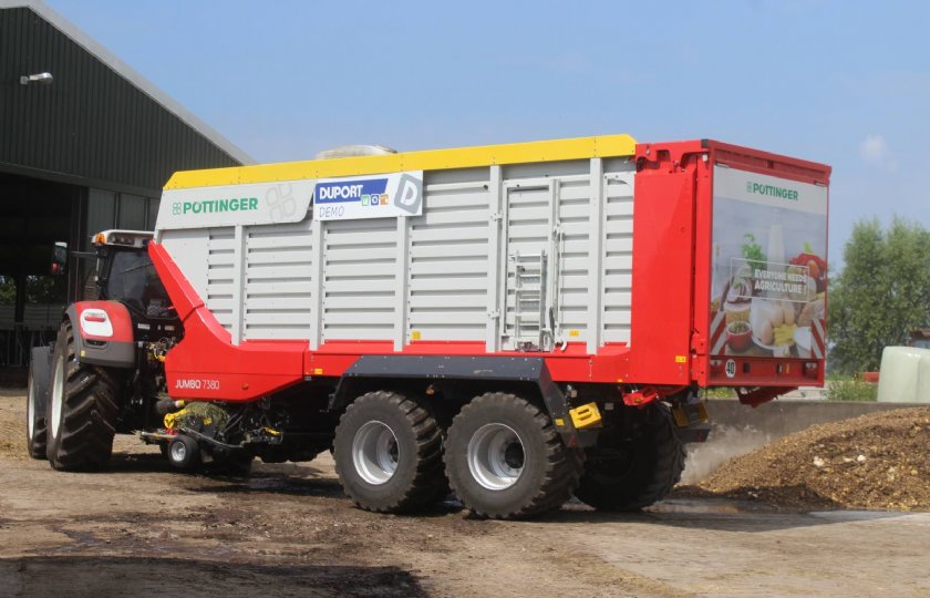 De pick-up is in een kwartiertje te demonteren voor werk als silagewagen.