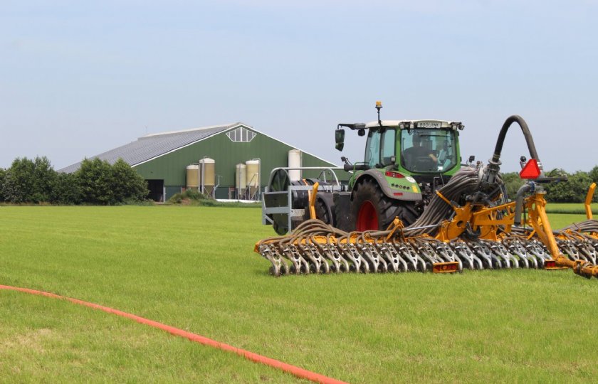 Zonnepanelen+drijven+sleepslangbemester+aan