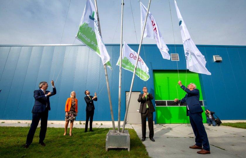 WUR en Delphy openden op vrijdag 1 oktober de nieuwe onderzoeksfaciliteiten voor het fieldlab vertical farming.
