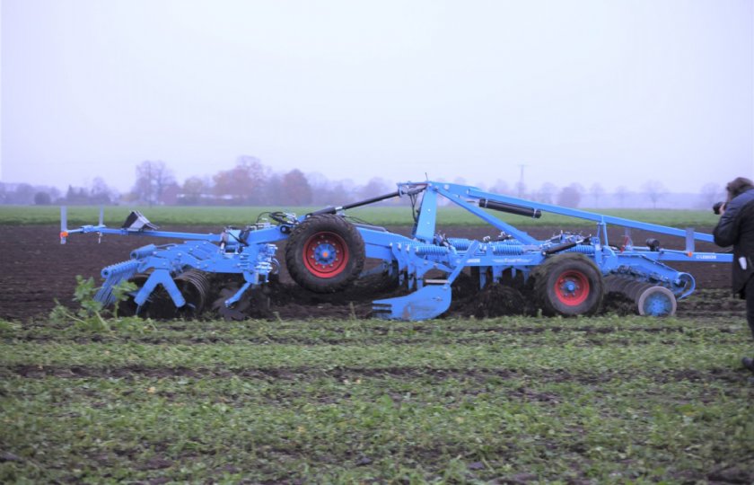 Met de Karat 10 intensief-cultivator kan wel tot 16 kilometer per uur worden gereden.