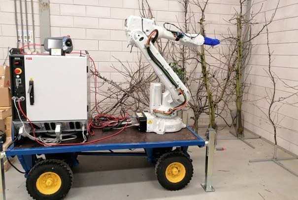 Onderzoek+naar+robot+die+fruit+kan+plukken%2C+snoeien+en+wieden