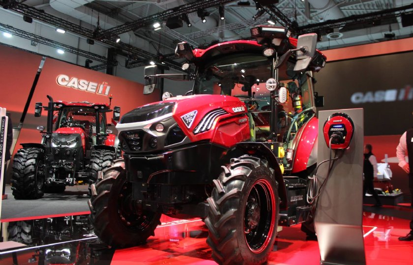 De elektrische trekker Case IH Farmall.